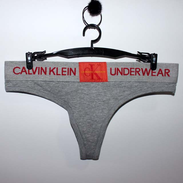 Спортивный комплект Calvin Klein Monogram серый Топ-лиф стринги фото 5