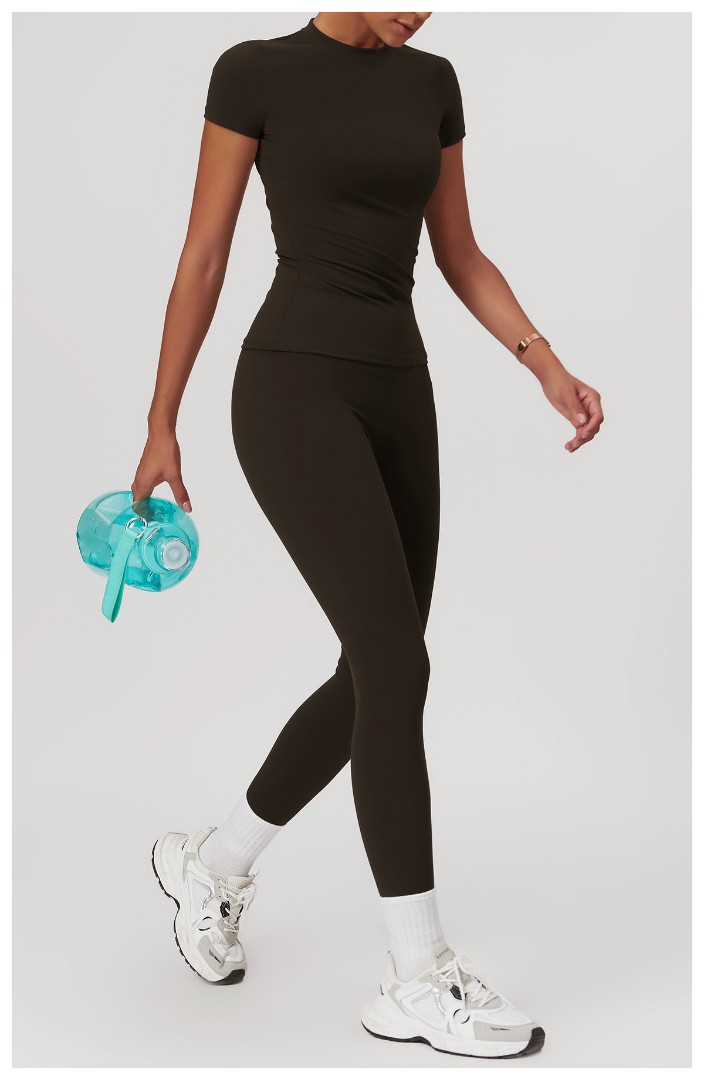 Спортивная удлиненная футболка Slim dark brown фото 4